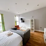 Cosy Studio With Convenient Access To Town Center Pass The Keys