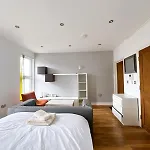 Cosy Studio With Convenient Access To Town Center Pass The Keys