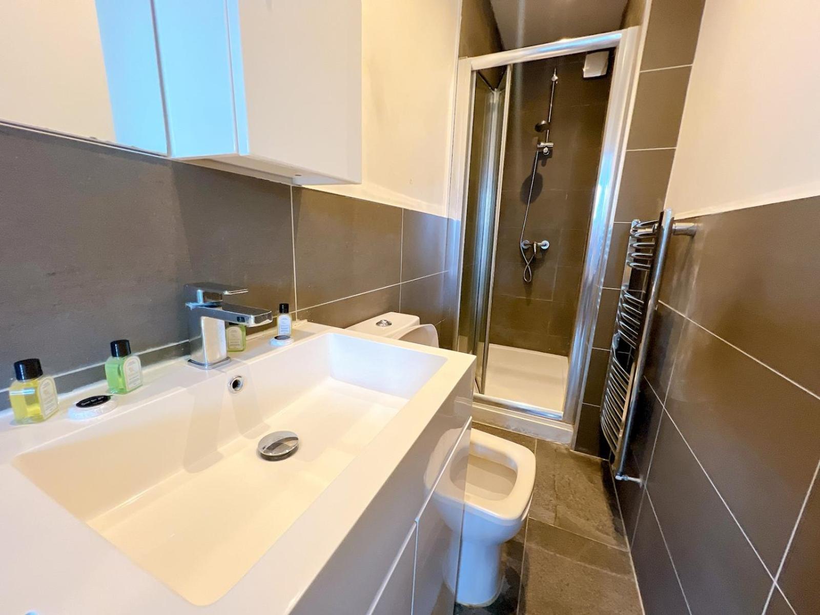 Cosy With Convenient Access To Town Center Pass The Keys