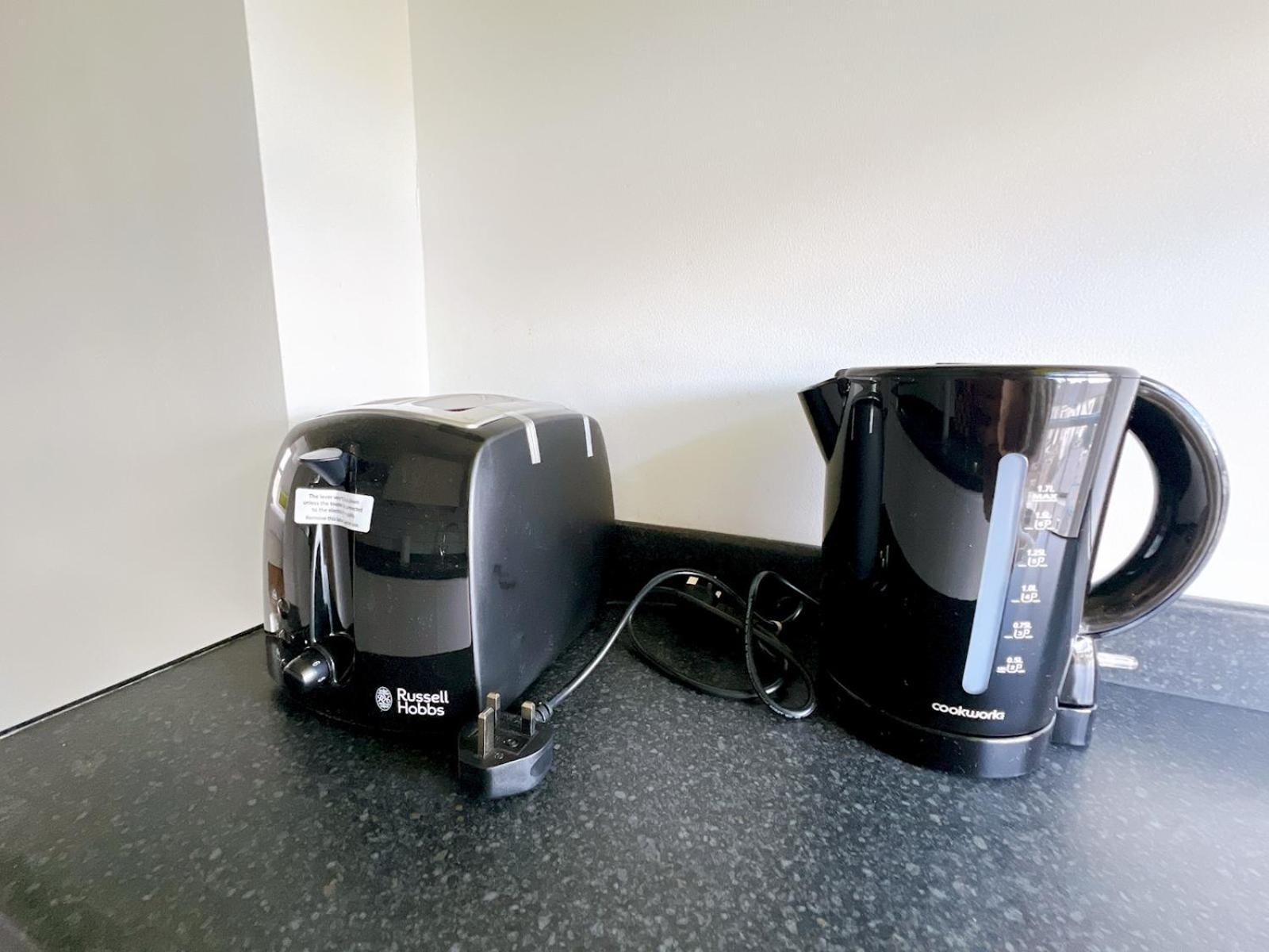 Cosy With Convenient Access To Town Center Pass The Keys *