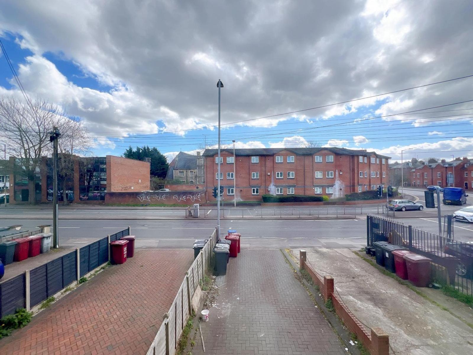 Cosy With Convenient Access To Town Center Pass The Keys Apartment *