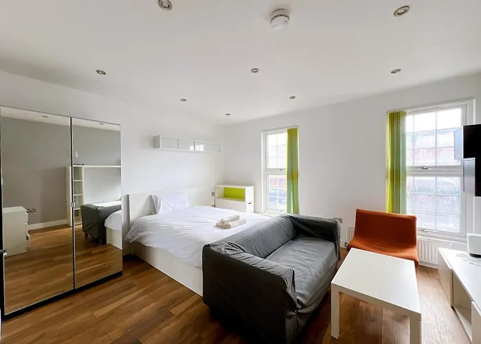 Cosy Studio With Convenient Access To Town Center Pass The Keys